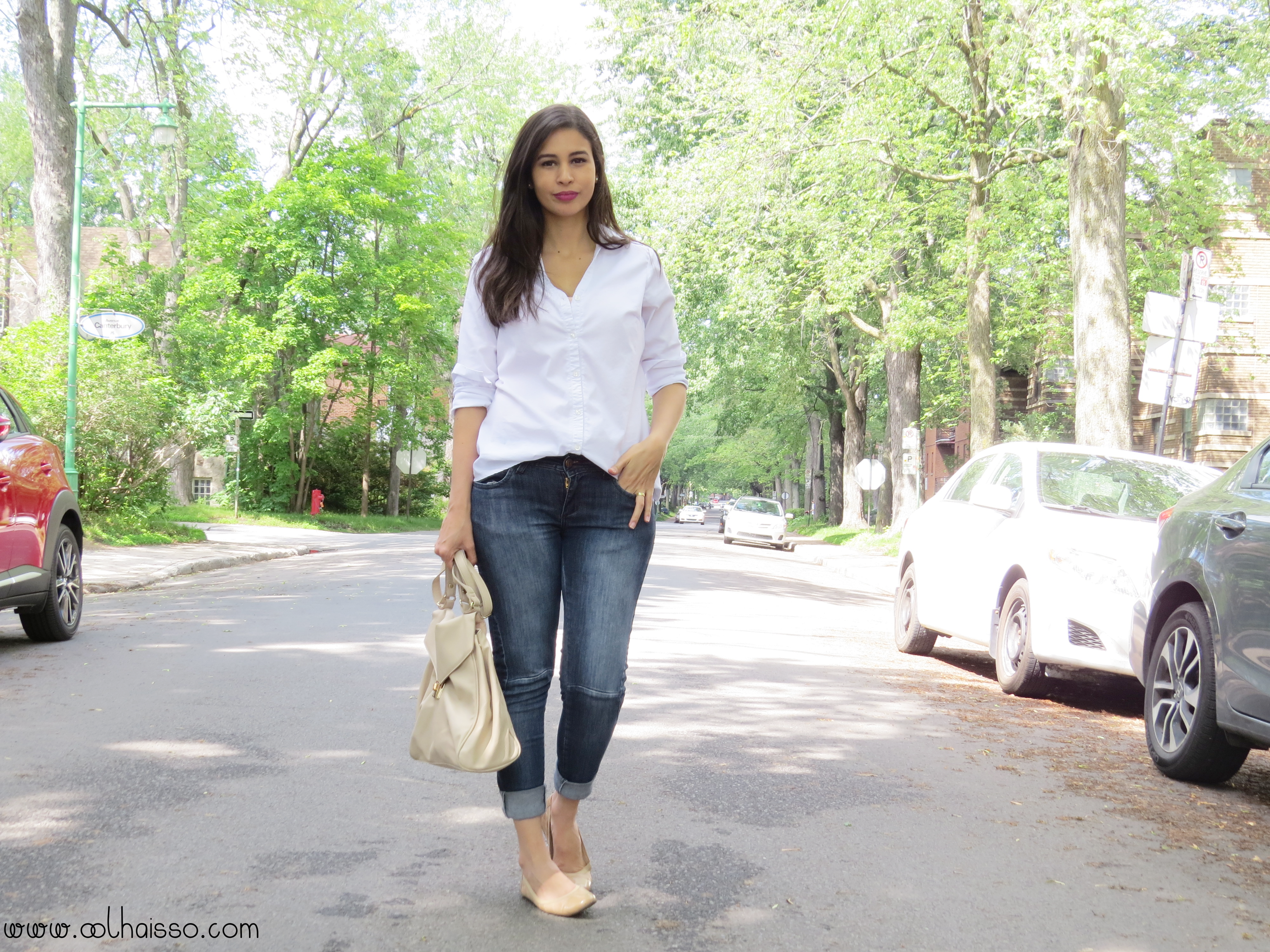 camiseta branca com calça jeans