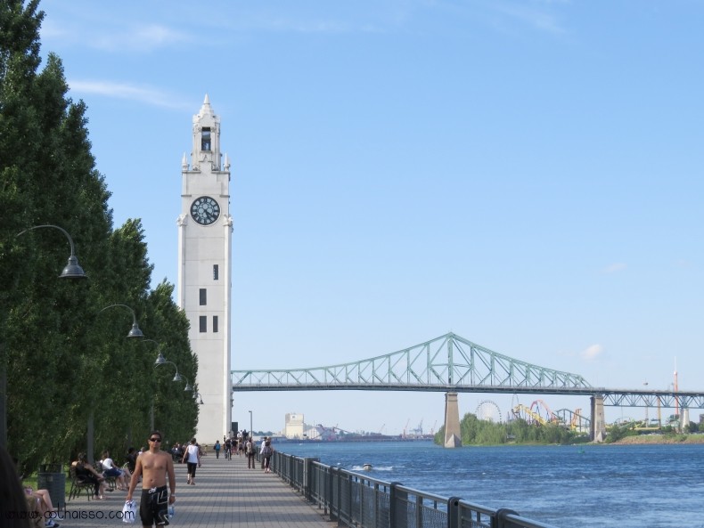 velho porto em montreal - torre do relogio e ponte jacques cartier