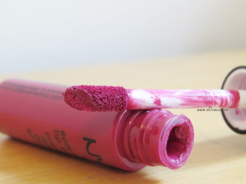 prague soft matte lip cream da nyx cosmetics aplicador resenha completa - blogoolhaisso