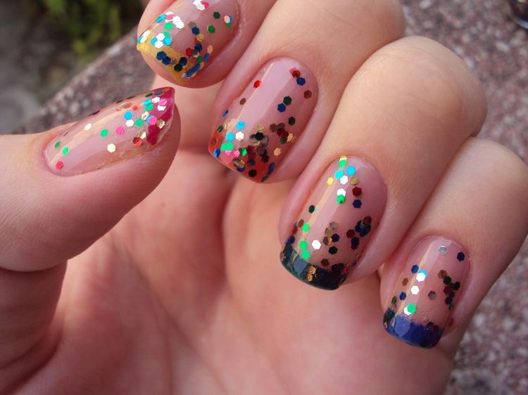 unhas para carnaval com glitter flocado