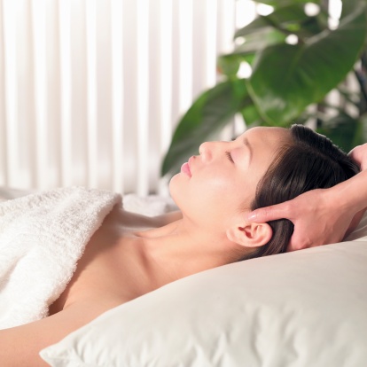 tratamentos-de-beleza-que-aliviam-o-stress-spa-day-em-bh-massagem-couro-cabeludo