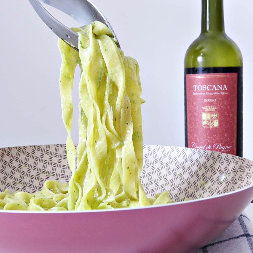 como fazer tagliatelle ao molho pesto com vinho tinto