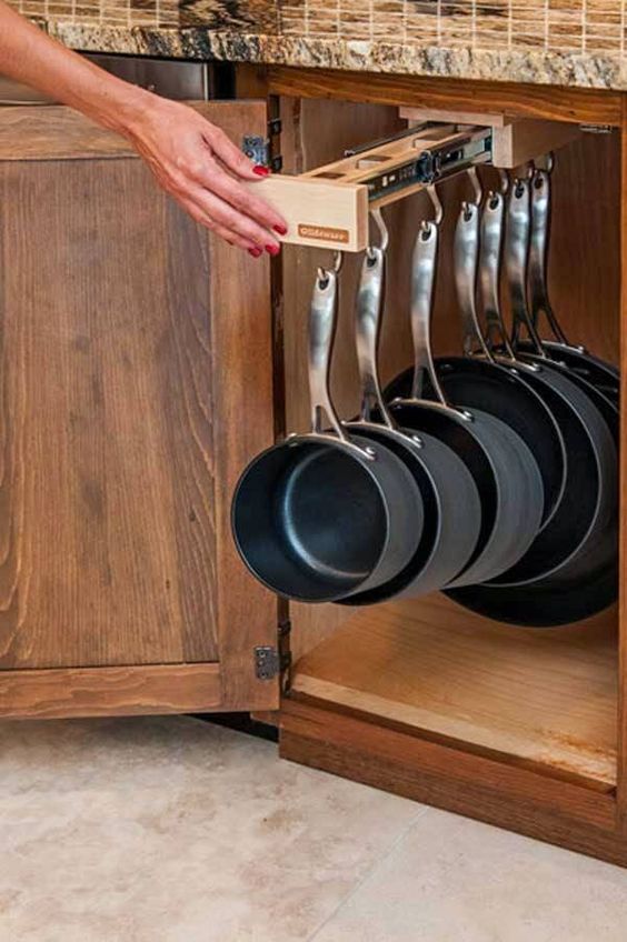 armario de cozinha pratico com varal para panelas