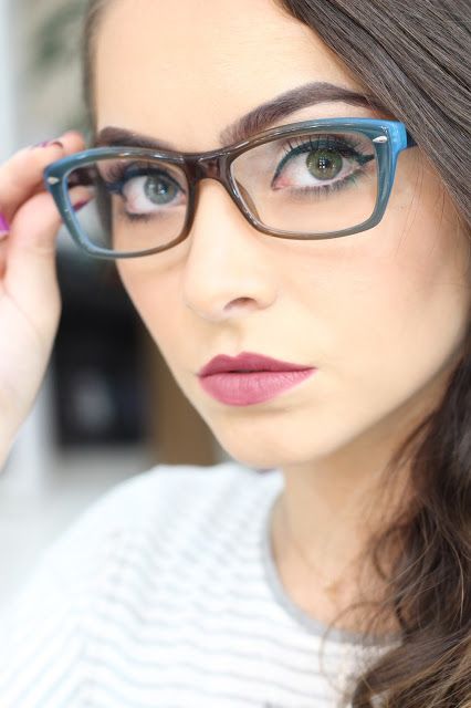 dicas de maquiagem para quem usa oculos - lapis bege na linha dagua