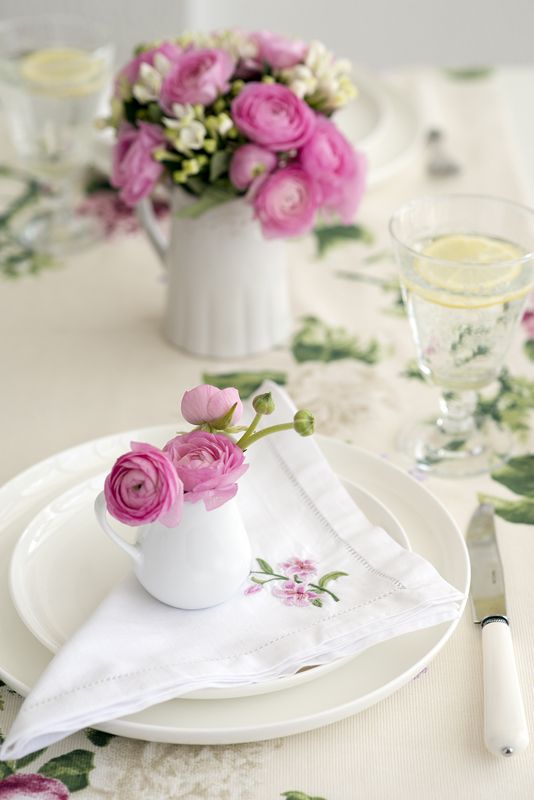 decoracao de mesa - mesa posta com guardanapo branco