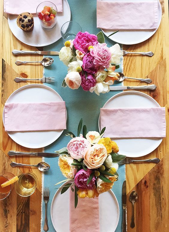 decoracao de mesa - mesa posta com guardanapo rosa