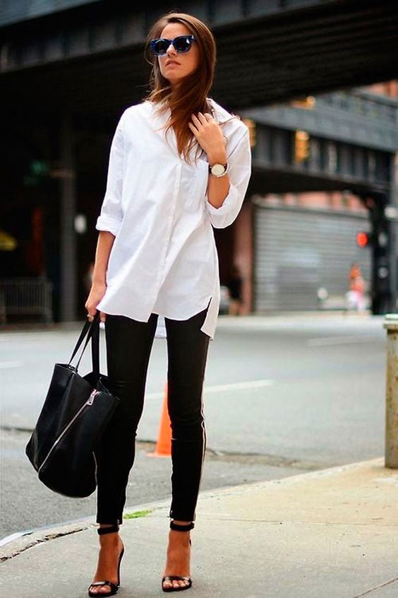 look calça legging preta e camisa branca