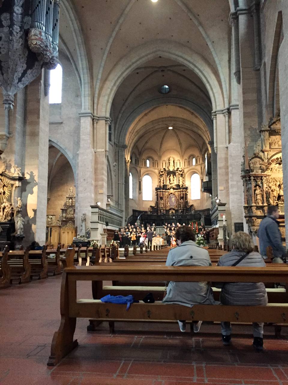 interior catedral de trier alemanha onde fica o manto sagrado