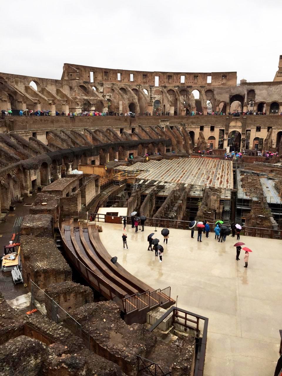 roteiro de viagem para roma dentro do coliseu