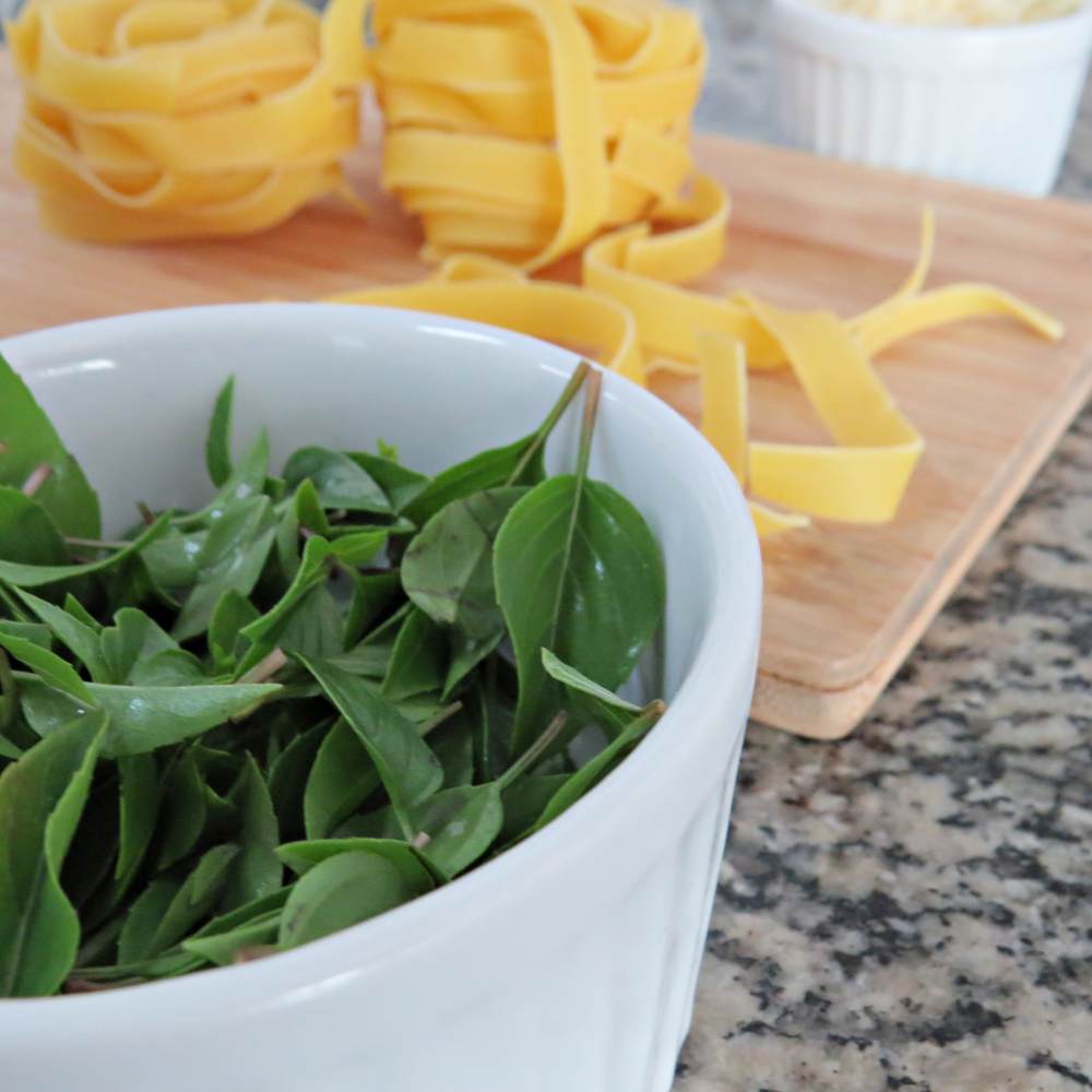 como-fazer-tagliatelle-ao-molho-pesto