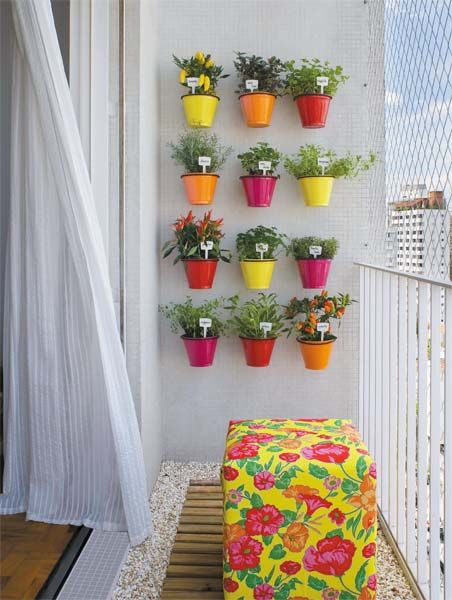 como decorar varanda pequena com vasos de plantas