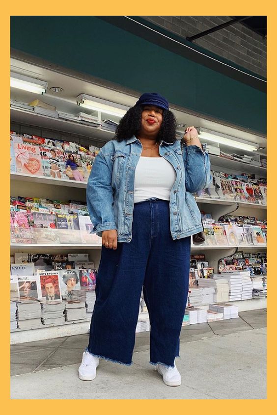 look plus size usando jaqueta jeans