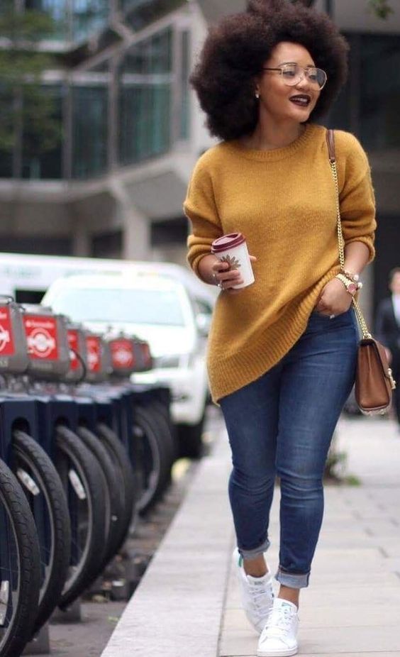 jeans e sueter amarelo