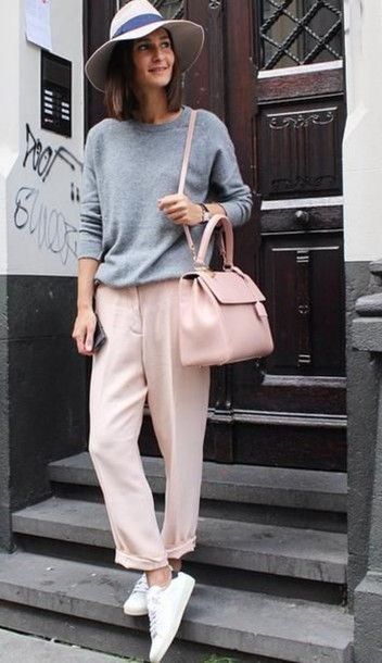 look casual sueter cinza e calca rosa