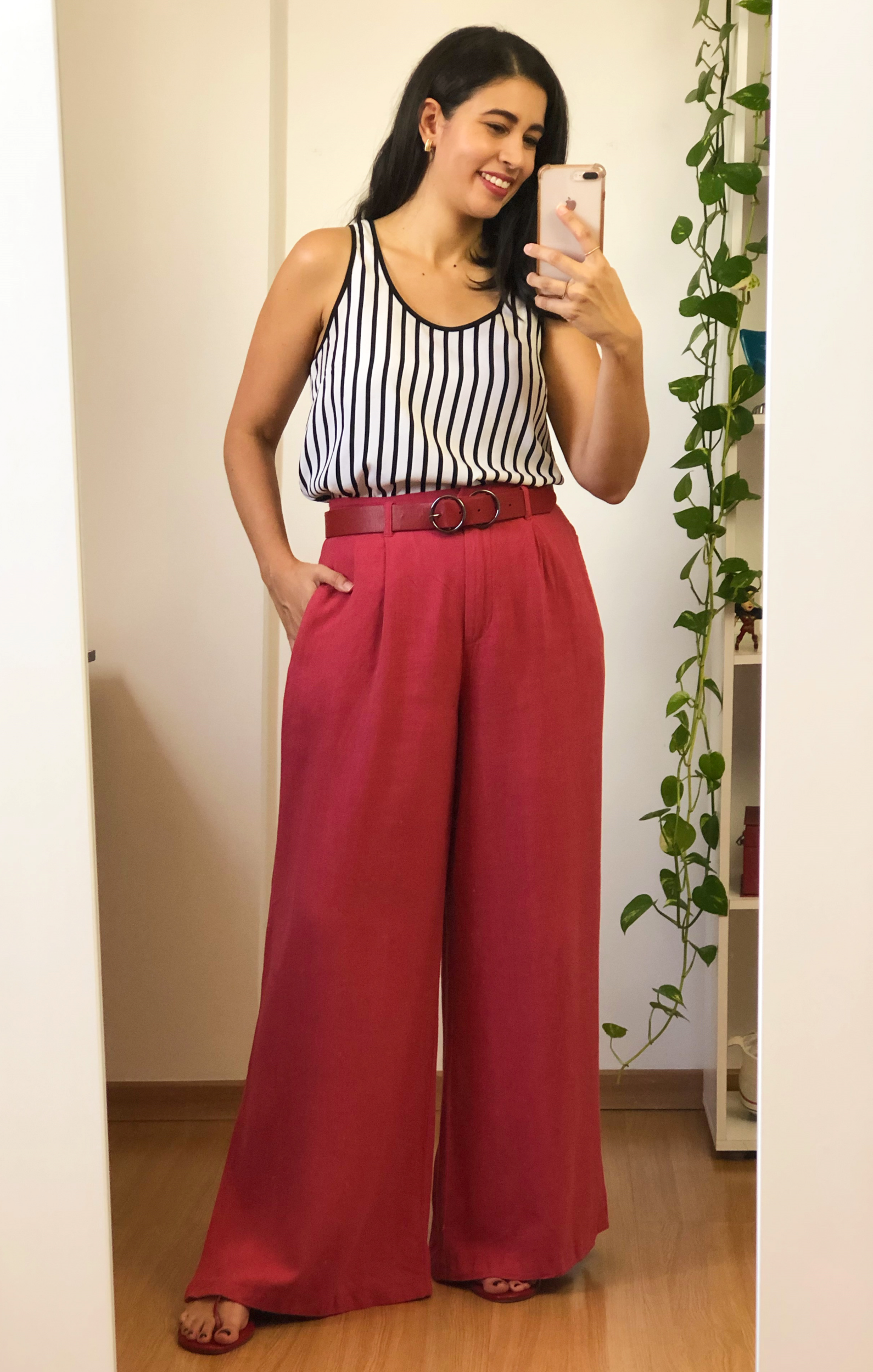 look-pantalona-vermelha-e-blusa-listrada