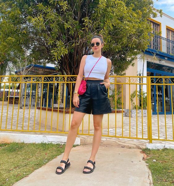 roupas de ficar em casa com shorts e papete - @taizeluane