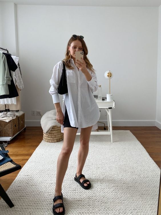 look-de-verao-com-camisa-branca-foto-Charlotte-Bridgeman