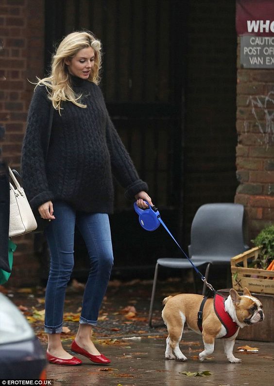 look gravida sueter e jeans skinny - Tamsin Egerton